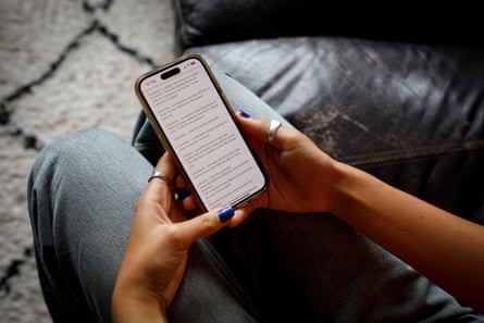 《一个奏效的改变:我在无限滚动中迷失,直到一个小仪式重新点燃了我对阅读的热爱 |》 - The one change that worked: I was lost in the infinite scroll – until a small ritual renewed my love of reading